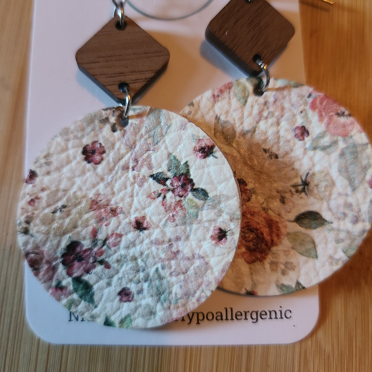 Cream Floral Round Earring